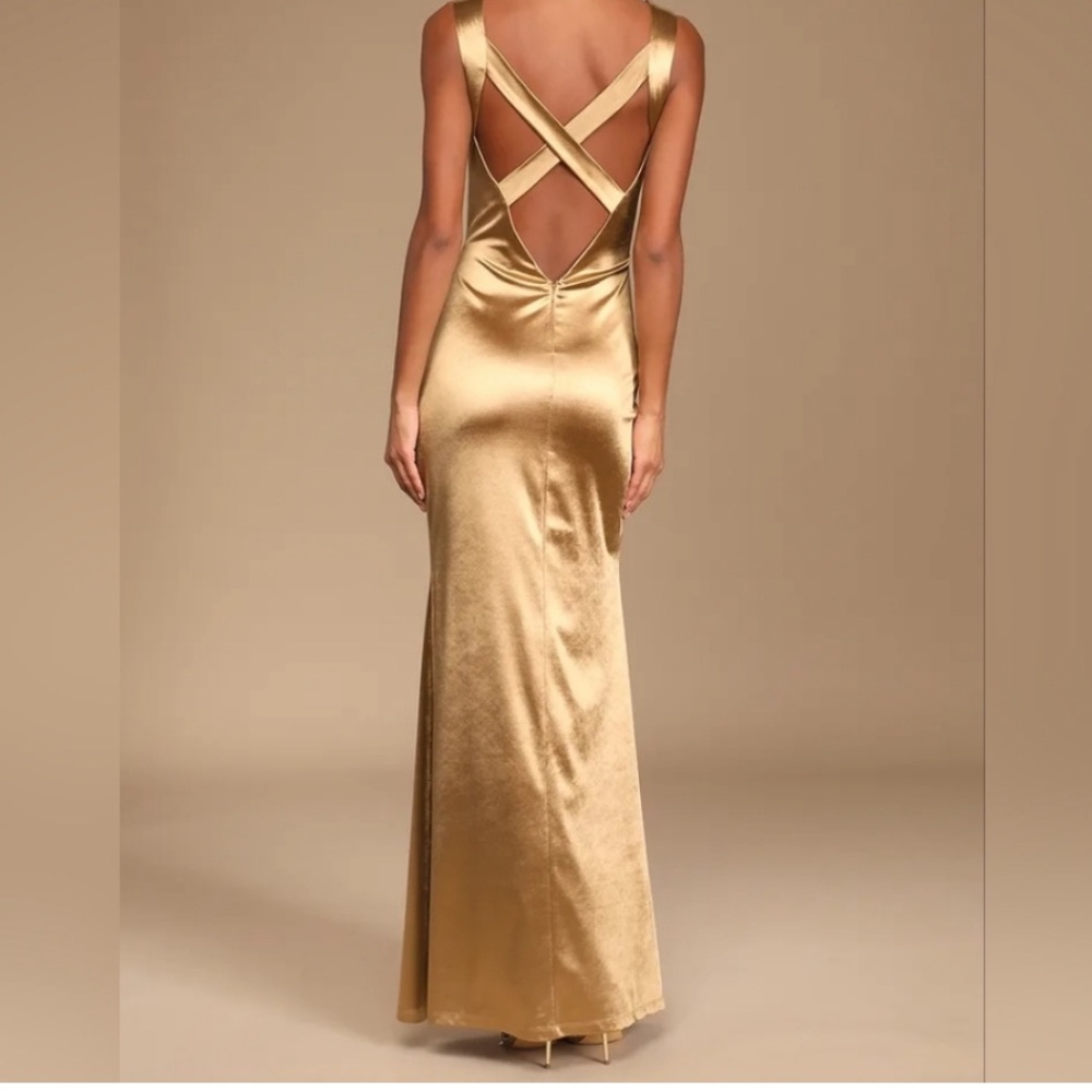 Gold Lulus dress. Never worn. Low back, size L. Tags on.